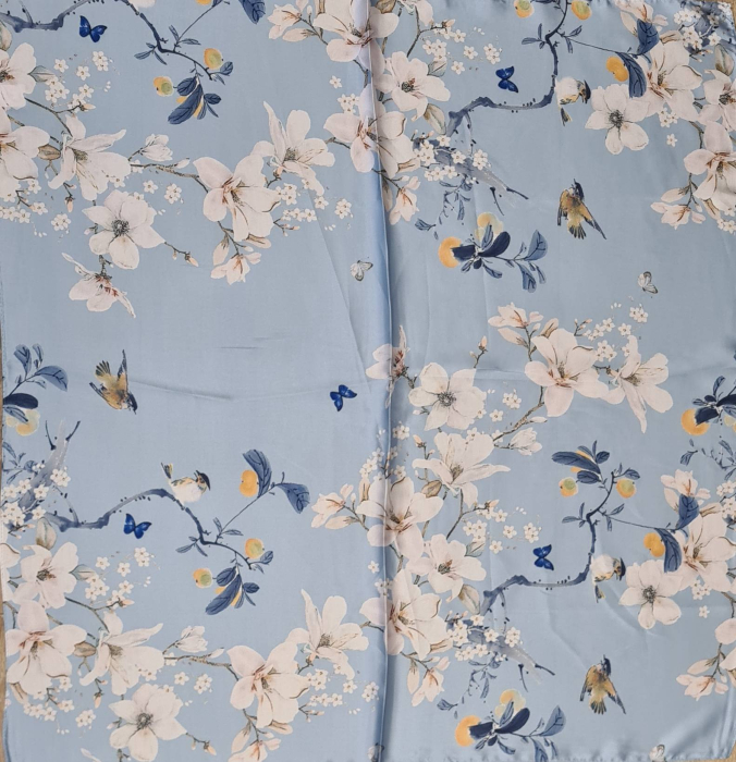 Eșarfă delicată cu mătase si imprimeu floral  pe fundal bleu pastel [2]