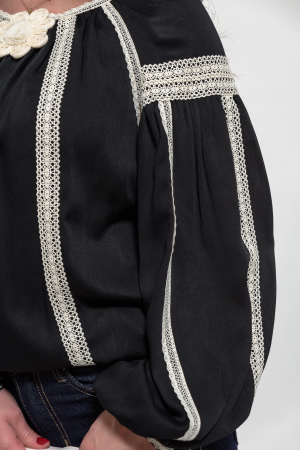 Broderii - Bluza neagra cu aplicatii dantela bumbac
