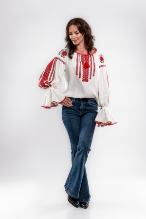 Bluze brodate - Bluza tip ie cu broderie rosie si dantela de bumbac