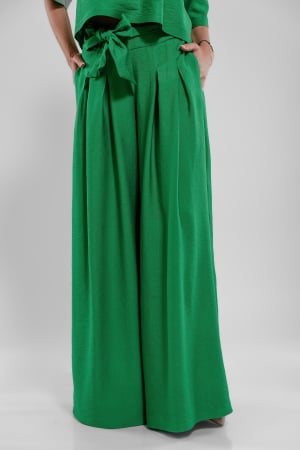 Compleu vascoza verde: pantaloni palazzo cu pliuri si bluza asimetrica cu nasturi la spate [4]