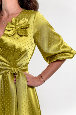 Rochie lime  tripluvoal satinat cu buline si floare supradimensionata [2]