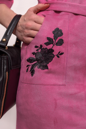 Rochie catifelata zmeurie cu broderie  florala la buzunare [3]