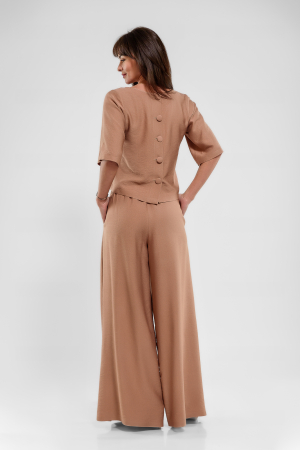 Compleuri cu pantaloni - Compleu din vascoza ciocolata:pantaloni palazzo cu pliuri si bluza asimetrica cu nasturi la spate
