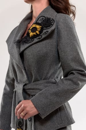 Jacheta gri din stofa de lana cu broderie handmade [2]
