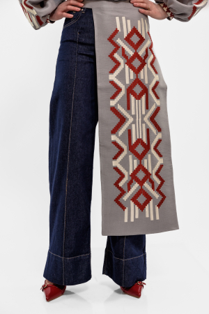 Fota brodata gri cu nuante de burgundy plus ivory [1]