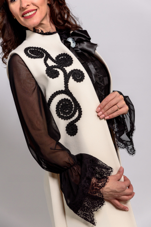 Vesta eleganta Effect stofa ivoire cu broderie handmade din snur negru [3]