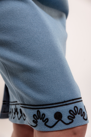 Compleu Effect  stofa bleu cu guler rotund si broderie [4]