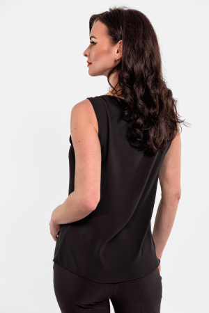 Maieu negru cu volan in fata si accesoriu auriu [1]