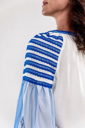 Bluza Effect tip ie cu broderie albastra si tulle la maneci [4]