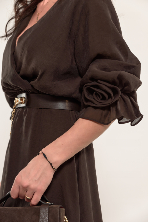 Rochie petrecuta maro ciocolata cu trandafiri handmade la maneci [3]