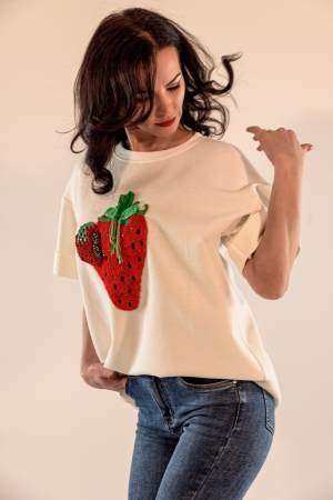 Tricou capsuna cu strasuri [1]