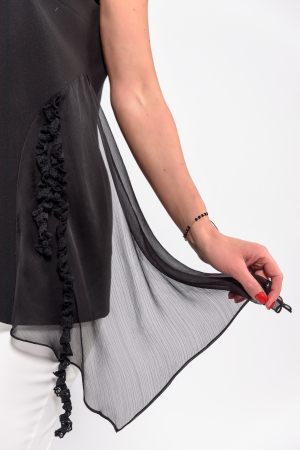 Vesta neagra Effect accesorizata cu flori 3d handmade [4]