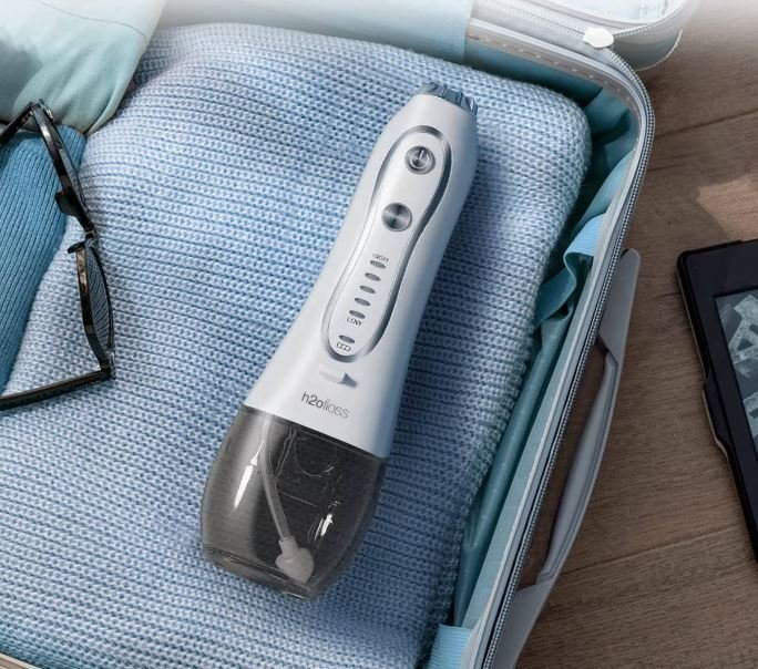 Irigator Oral Profesional pentru Dus Bucal H2ofloss® Premium, 10 duze, 5 trepte de presiune, Baterie 2500mAh, Gravity Ball, 1200 pulsatii/minut, Protectie supraincalzire, Rezistenta la apa IPX7, Alb [11]