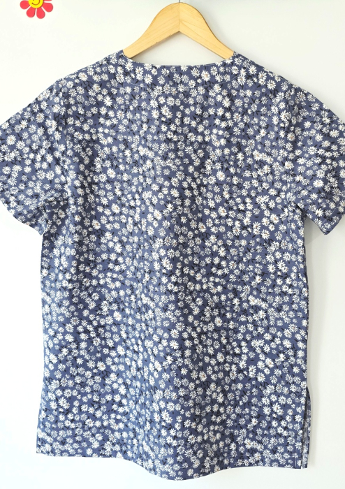 bluza-bumbac-flori-de-musetel-fond-gri-albastrui [2]