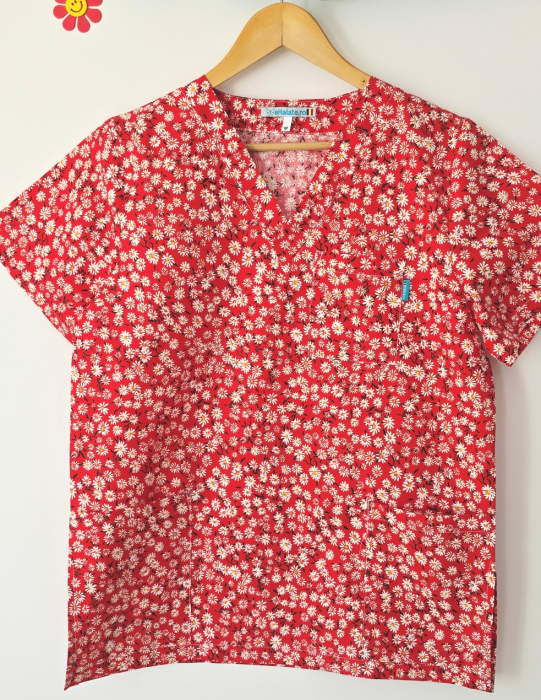 bluza-bumbac-flori-de-musetel-fond-rosu [2]