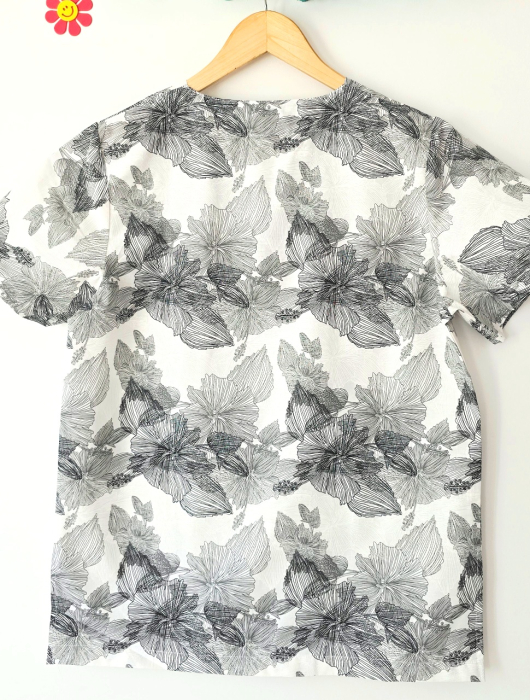 bluza-bumbac-flori-mari-gri-fond-alb [3]