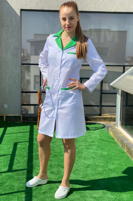 Halat alb lung, guler verde, maneca lunga [5]