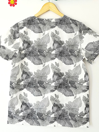 bluza-bumbac-flori-mari-gri-fond-alb [1]