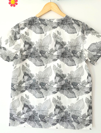 bluza-bumbac-flori-mari-gri-fond-alb [2]
