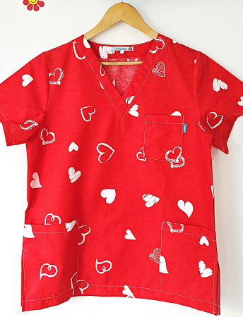 Bluze unisex cu imprimeuri - bluza-bumbac-inimioare-pictate-albe-fond-rosu