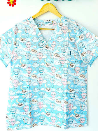Bluze Medicale - bluza-bumbac-ursuletul-calator-fond-bleu