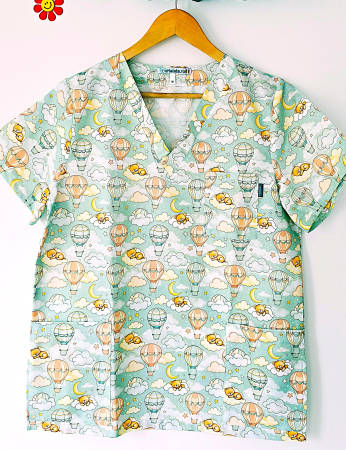 Bluze Medicale - bluza-bumbac-ursuletul-calator-fond-vernil