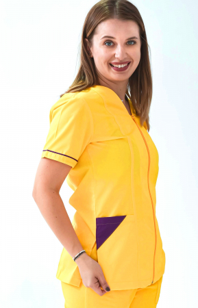 Halate medicale cu fermoar - HALAT GALBEN CU FERMOAR SI TRIUNGHI VIOLET
