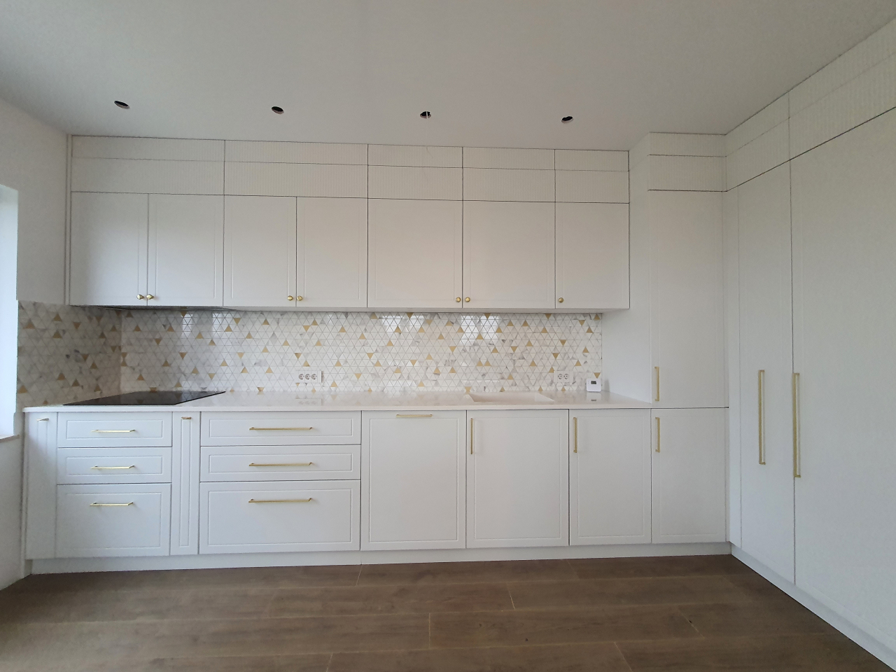 Elegant and Timeless Custom Kitchen Design [1]