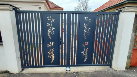 Eisa Flora – Metal Gates and Fences with Laser-Cut Floral Motifs [3]