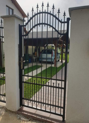 Eisa Regal – Wrought Iron Driveway & Pedestrian Gates [1]