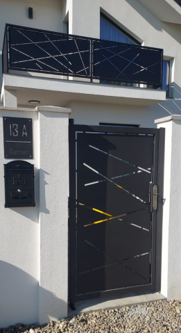 Eisa Sync – Matching Gate & Railing Set with Geometric Design [1]