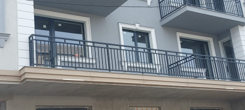 Eisa Urban Line – Vertical Steel Railings for Residential Buildings [3]