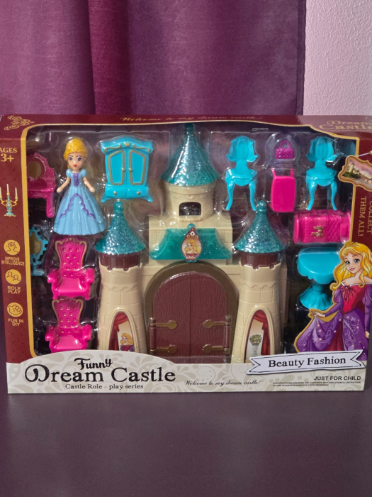 Castel cu accesorii si mobila [1]