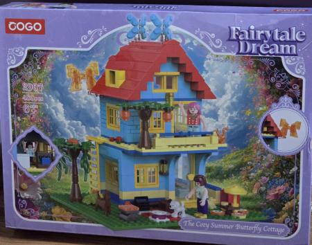 JUCARII FETE - Lego casuta