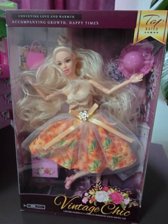 JUCARII FETE - Papusa cu palarie