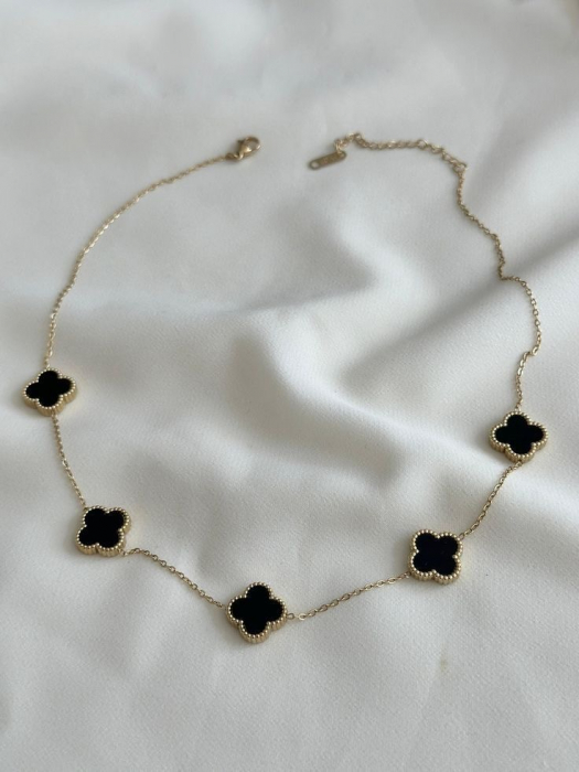 Colier Cu Flori Negre [2]