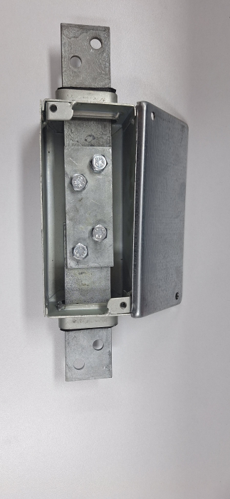 Piesa de separatie metalica cu eclisa de separatie [2]