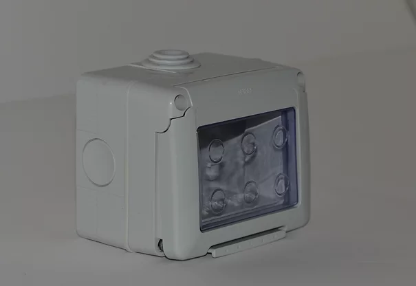Prize si intrerupatoare - Cutie Gewiss 3 posturi IP55