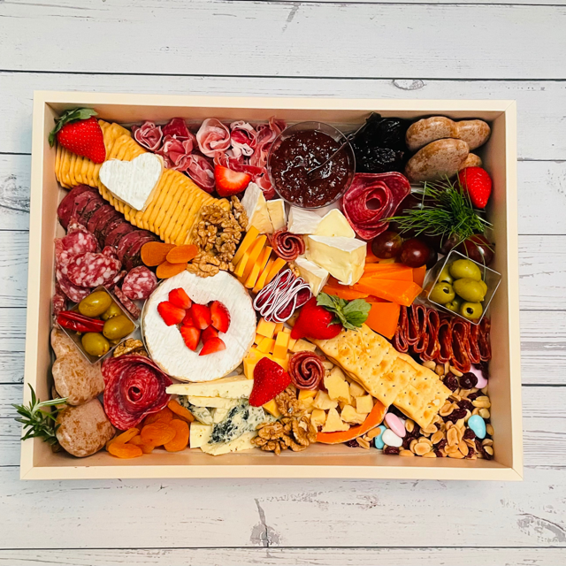 Charcuterie Deluxe Box [3]