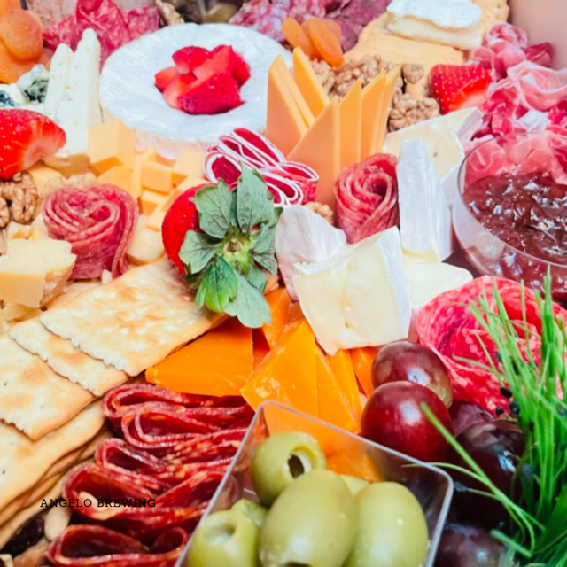 Charcuterie Deluxe Box [10]