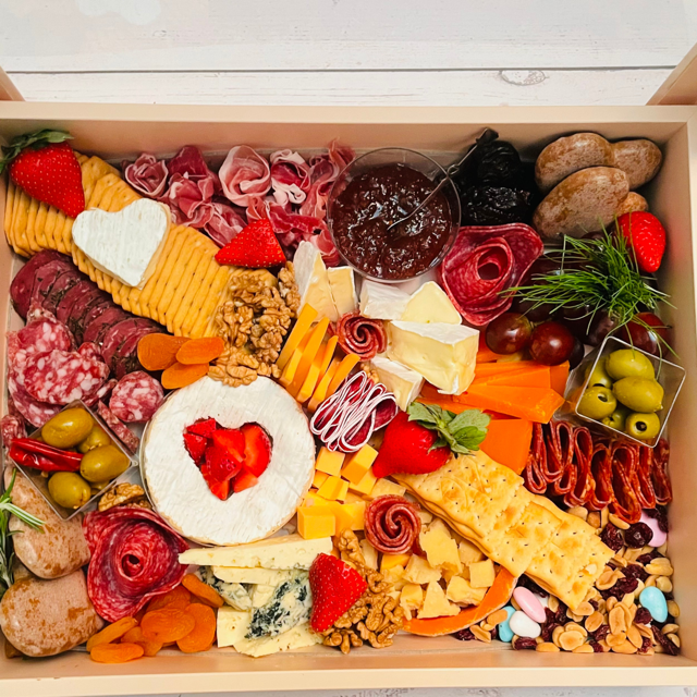 Charcuterie Deluxe Box [7]