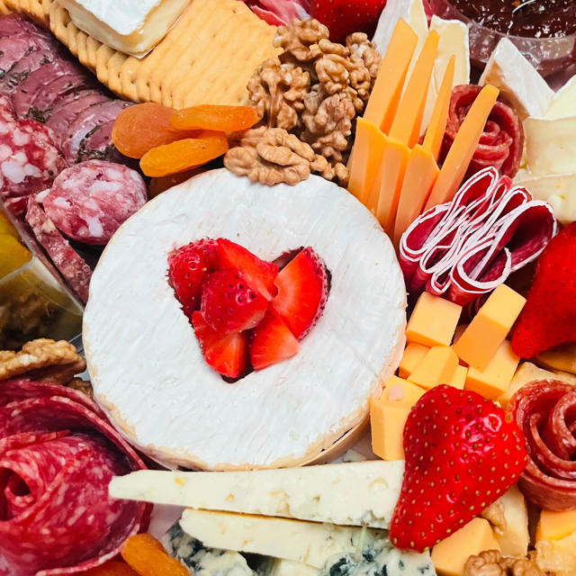 Charcuterie Deluxe Box [2]