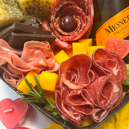 Charcuterie Heart Box [3]