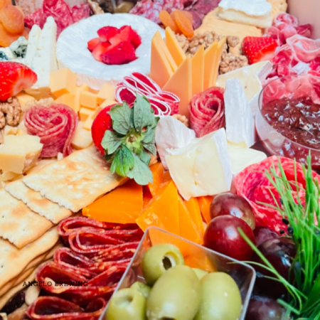 Charcuterie Deluxe Box [9]