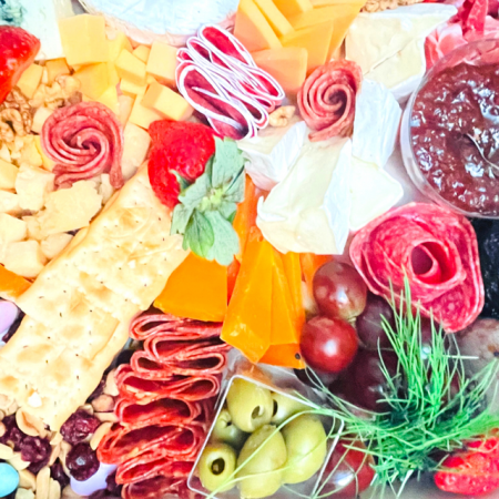 Charcuterie Deluxe Box [4]