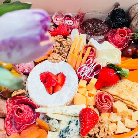 Charcuterie Deluxe Box [3]