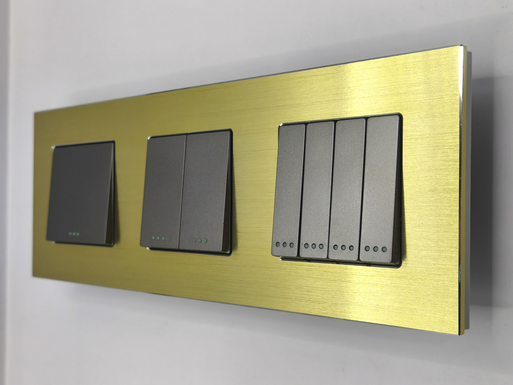 Intrerupator mecanic 3 doze configurabil cu rama de aluminiu (simplu, dublu, triplu, cap scara, dimabil, etc.) [3]