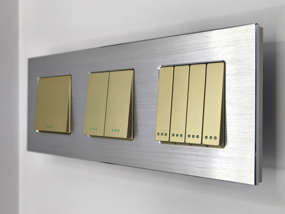 Intrerupator mecanic 3 doze configurabil cu rama de aluminiu (simplu, dublu, triplu, cap scara, dimabil, etc.) [7]