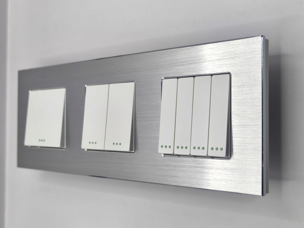 Intrerupator mecanic 3 doze configurabil cu rama de aluminiu (simplu, dublu, triplu, cap scara, dimabil, etc.) [1]