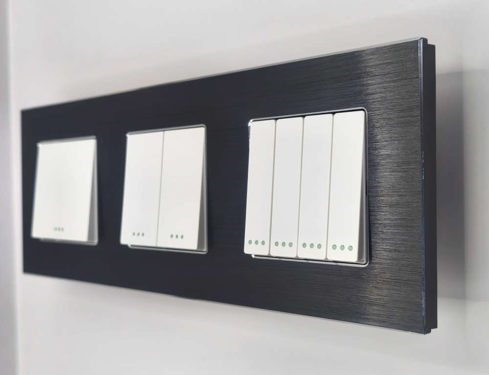 Intrerupator mecanic 3 doze configurabil cu rama de aluminiu (simplu, dublu, triplu, cap scara, dimabil, etc.) [3]